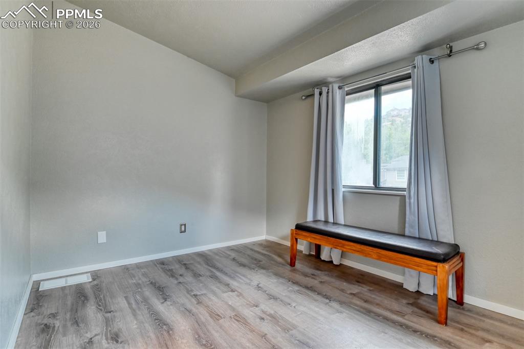 Image 17 of 28: Bedroom