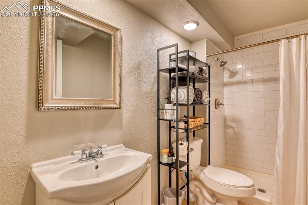 Image 20 of 28: 3/4 Bath 