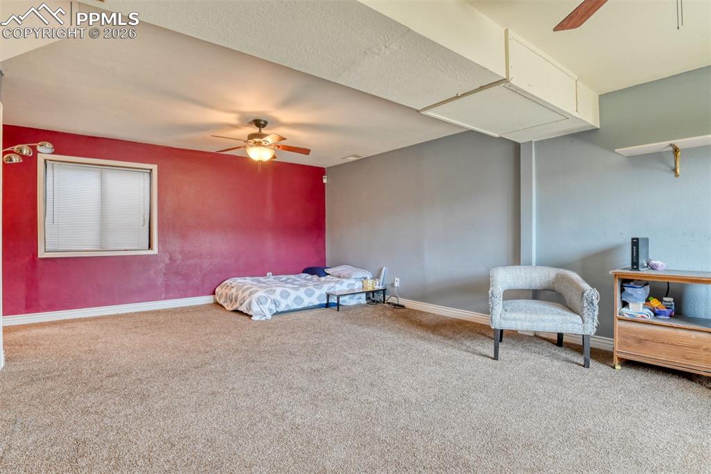 Image 22 of 28: Family Room