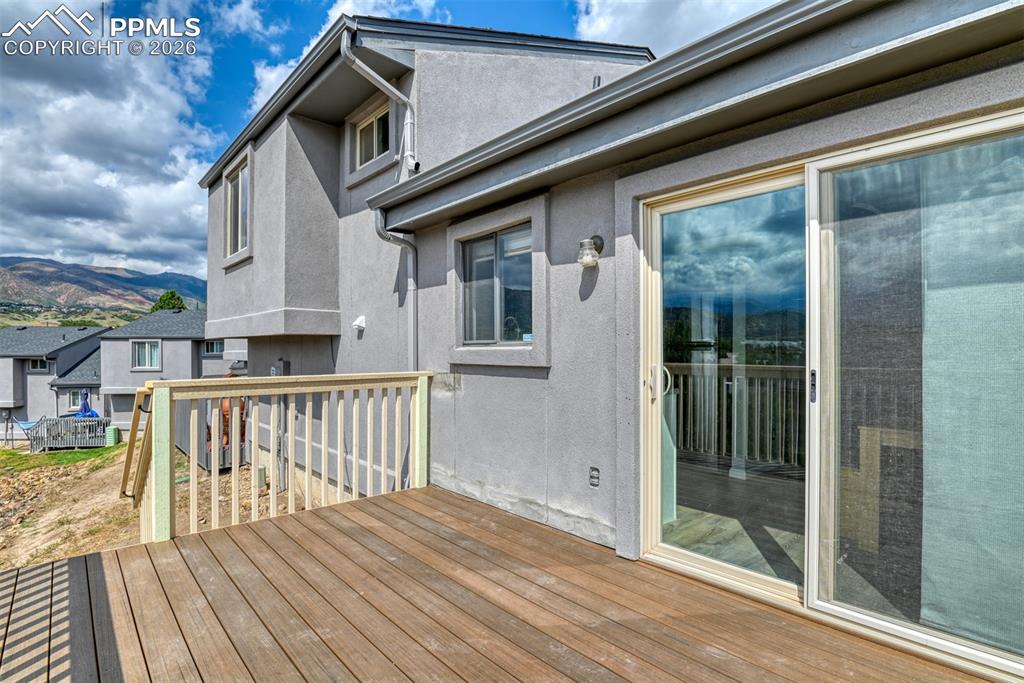 Image 24 of 28: Deck