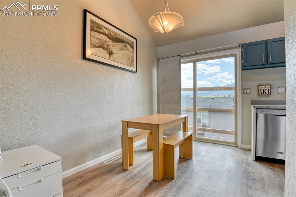 Image 6 of 28: Dining Area