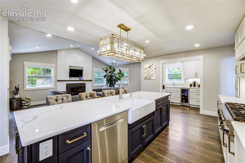 Image 19 of 50: Kitchen