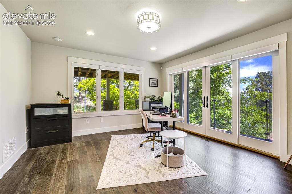 Image 21 of 50: A private work-from-home retreat with scenic views and flexibility to serve