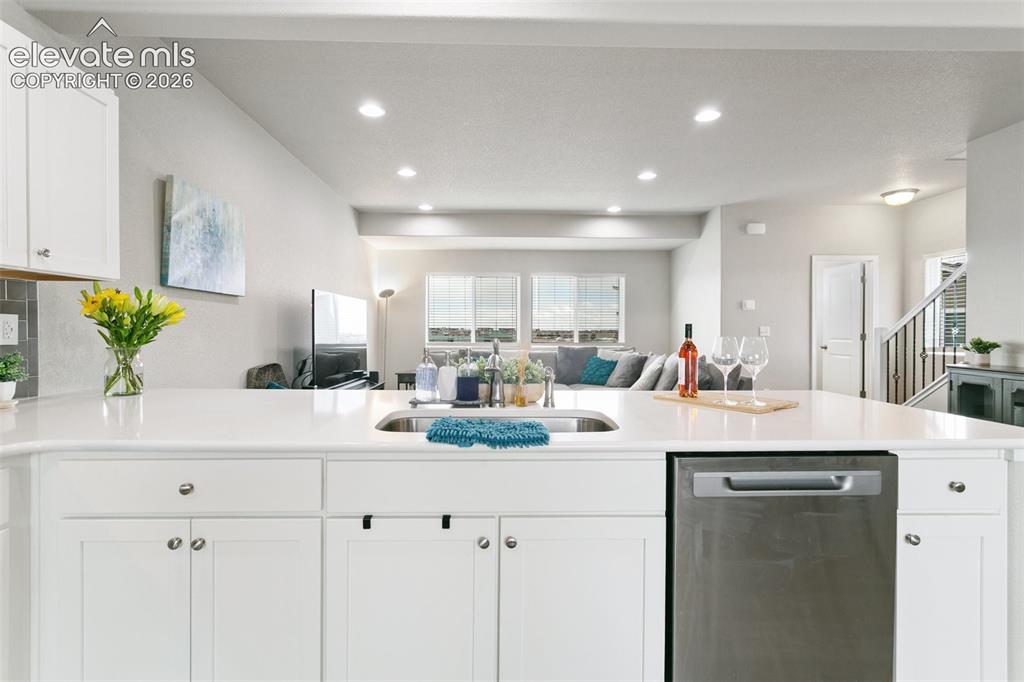 Image 15 of 38: Kitchen