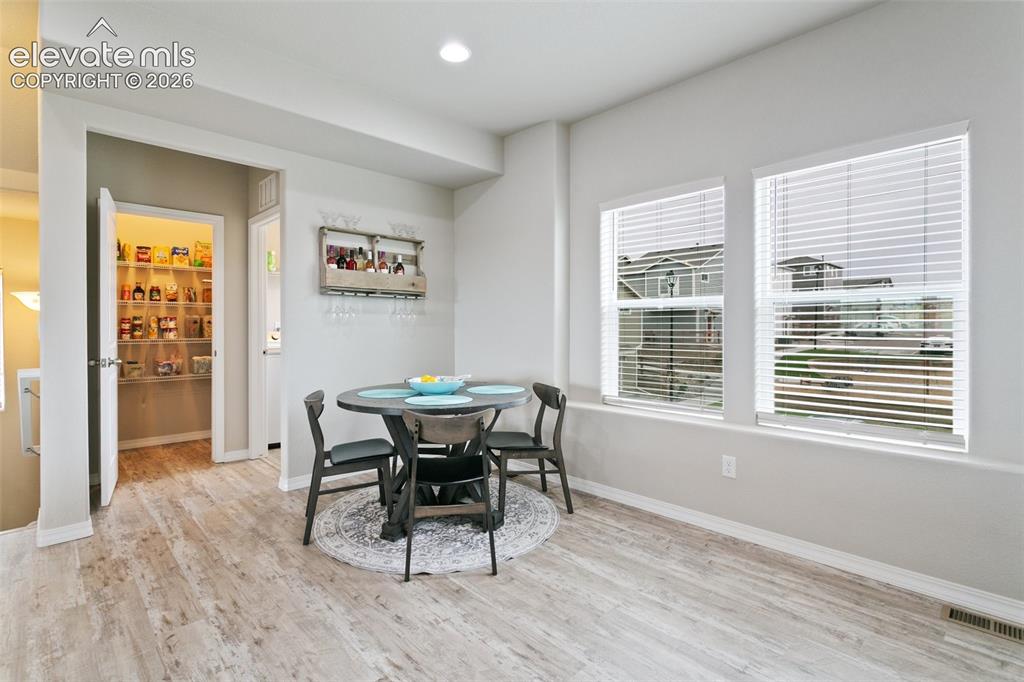 Image 17 of 38: Dining Area