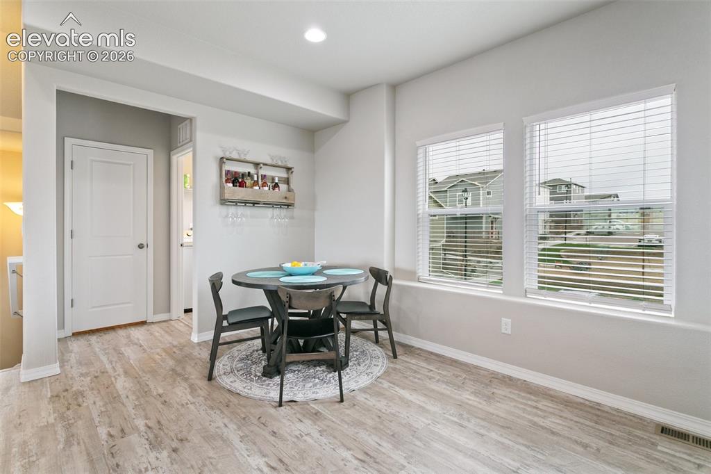 Image 18 of 38: Dining Area