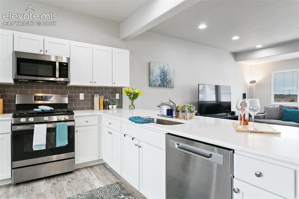 Image 19 of 38: Kitchen