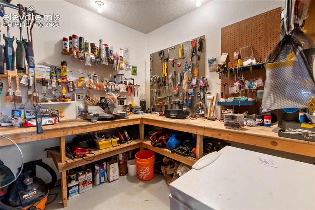 Image 24 of 31: Workshop