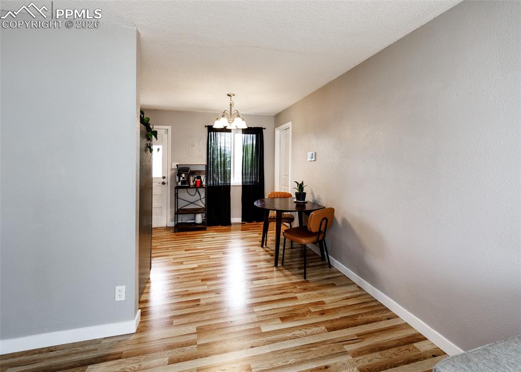 Image 13 of 31: Dining Area