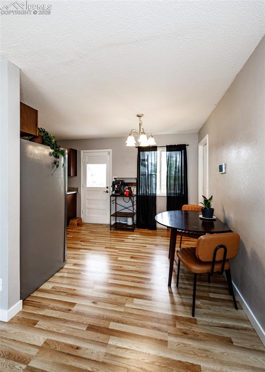 Image 14 of 31: Dining Area