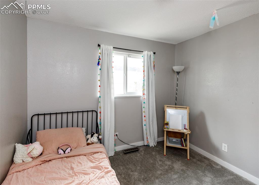 Image 17 of 31: Bedroom