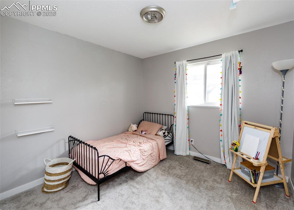 Image 19 of 31: Bedroom