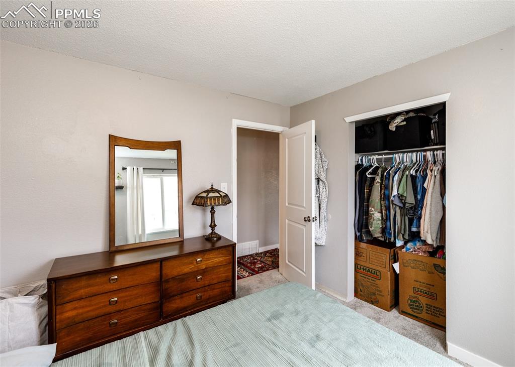 Image 21 of 31: Bedroom