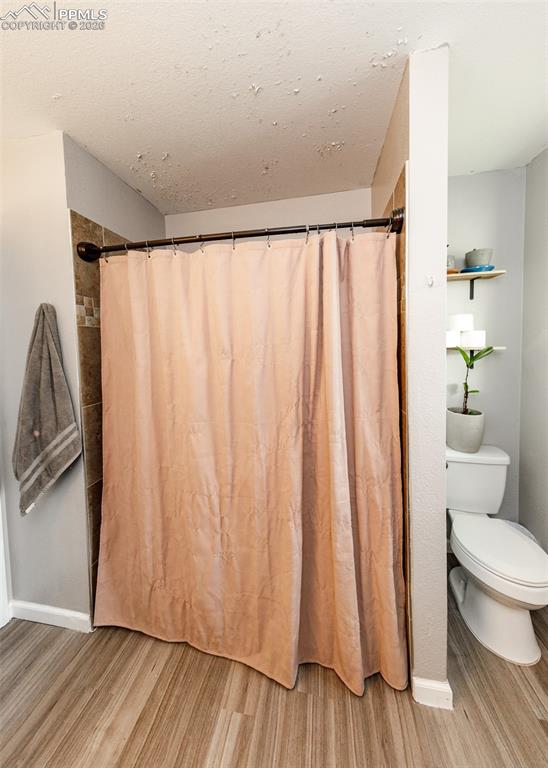 Image 24 of 31: Bathroom