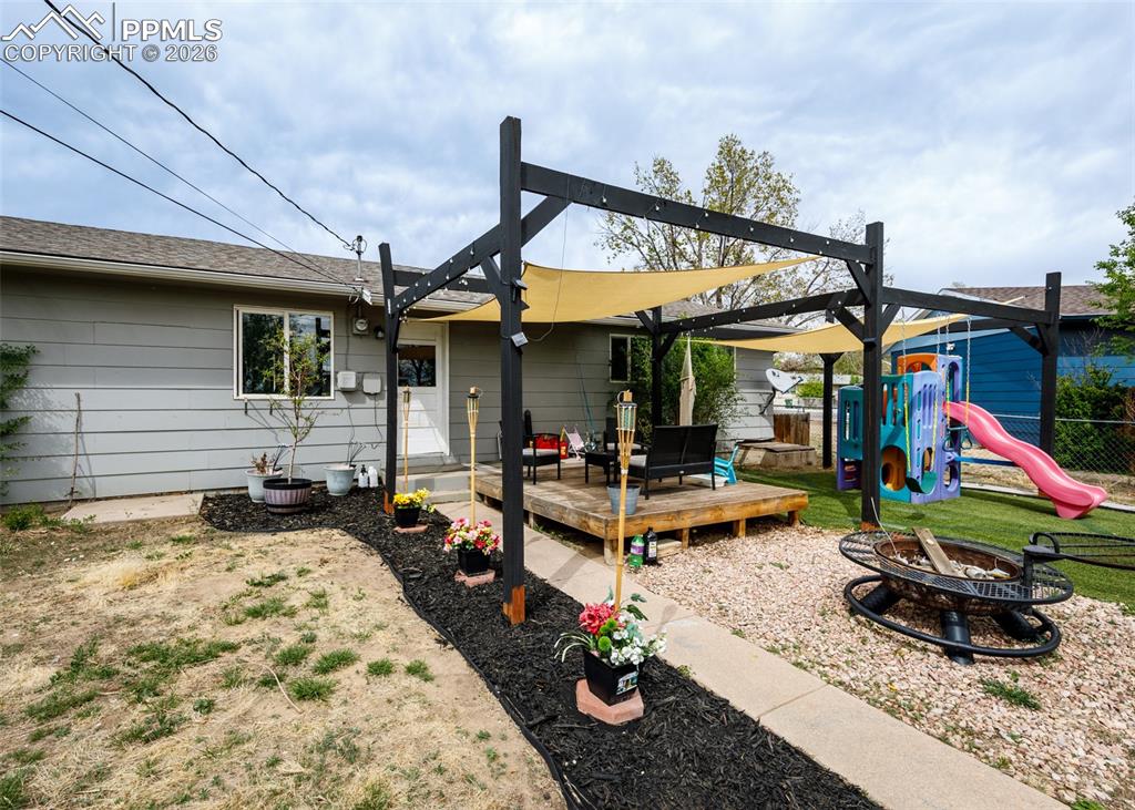 Image 28 of 31: Back of Structure