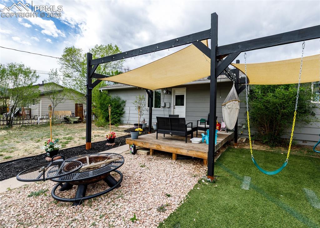 Image 29 of 31: Back of Structure