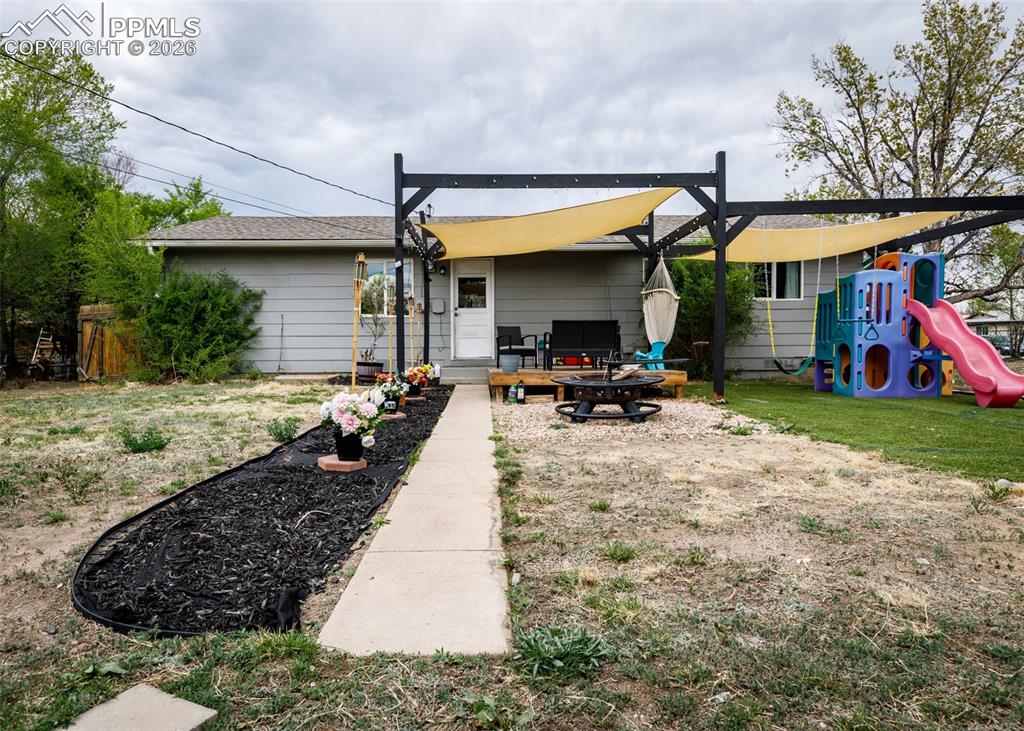 Image 31 of 31: Back of Structure