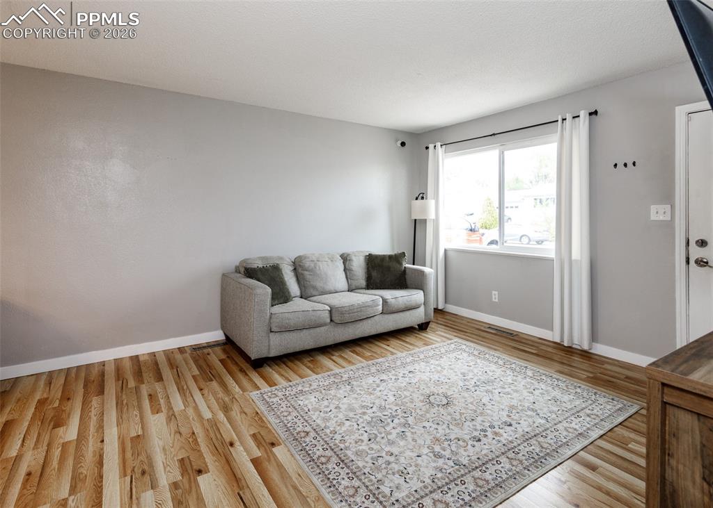 Image 6 of 31: Living Room