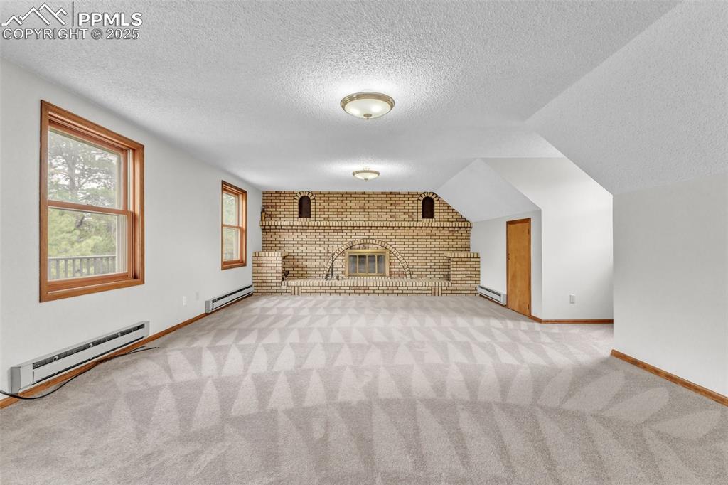 Image 16 of 43: Family Room