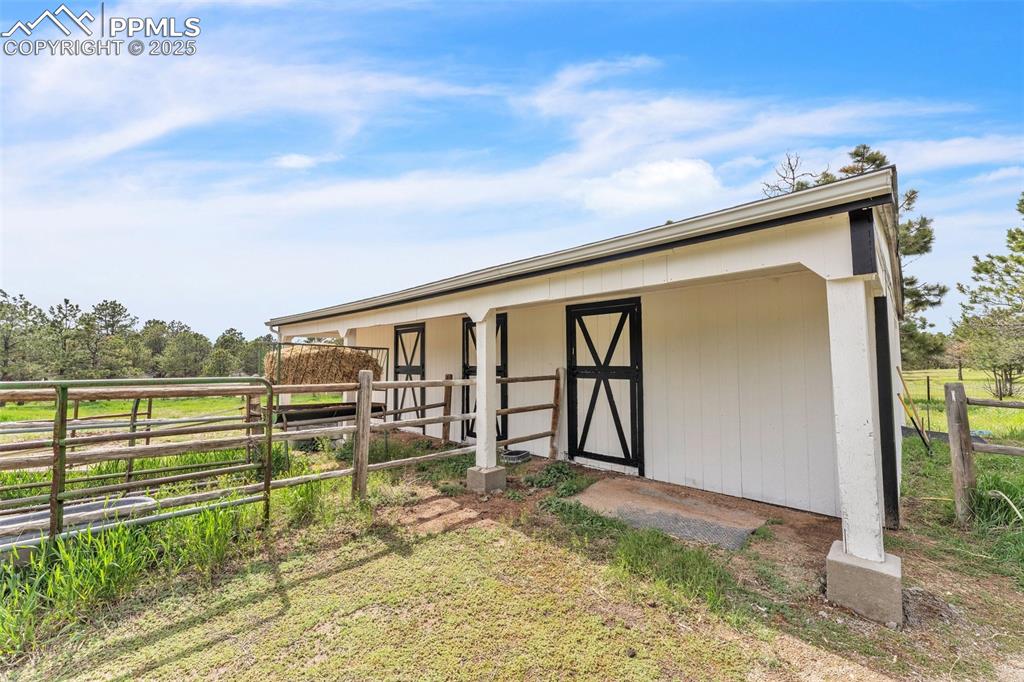 Image 32 of 43: 3-stall horse stable