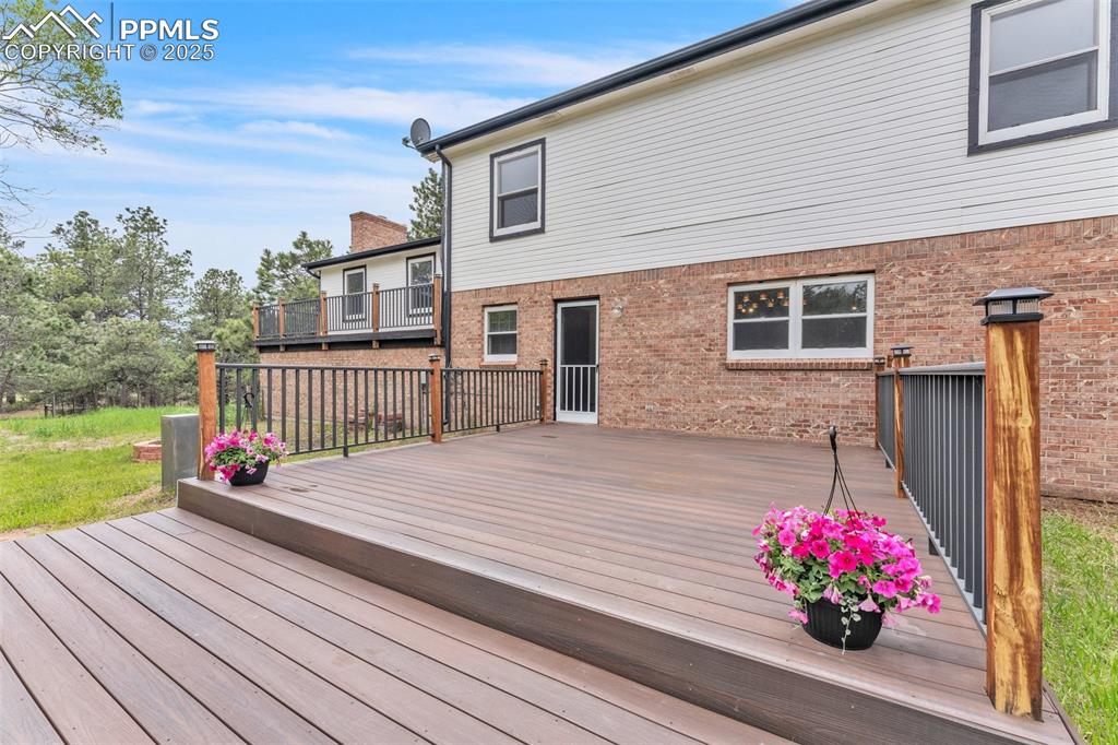 Image 40 of 43: View of deck