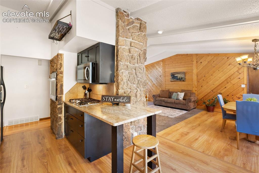 Image 10 of 42: Kitchen