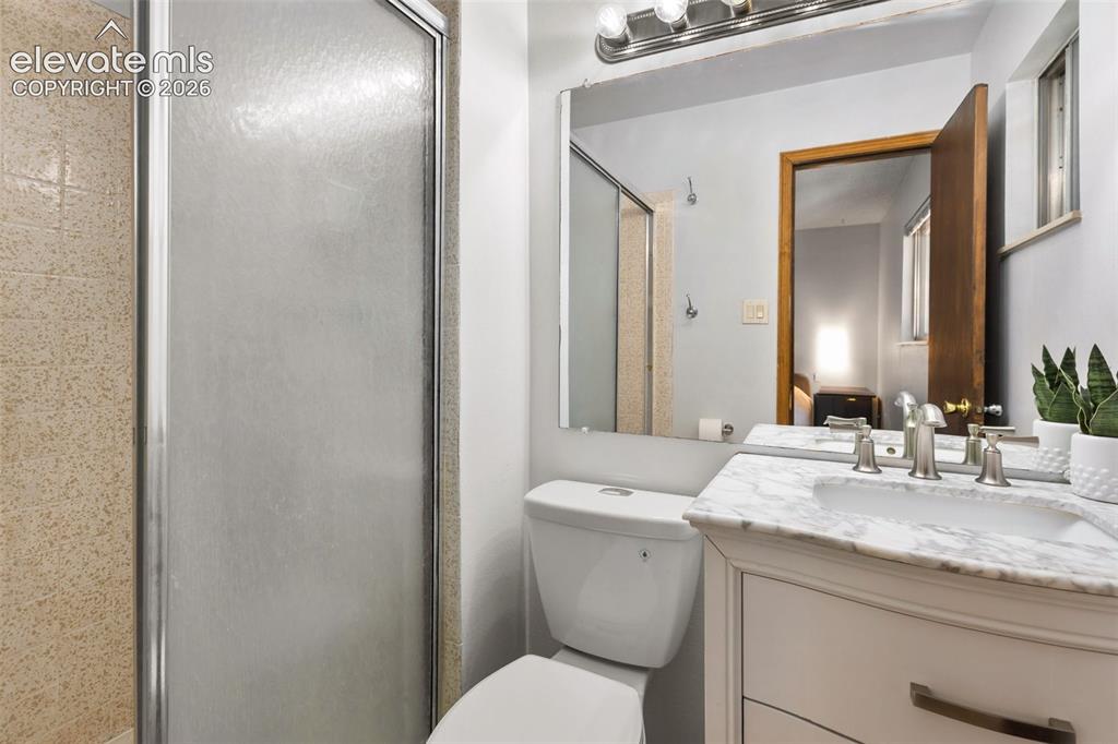 Image 15 of 42: Bathroom