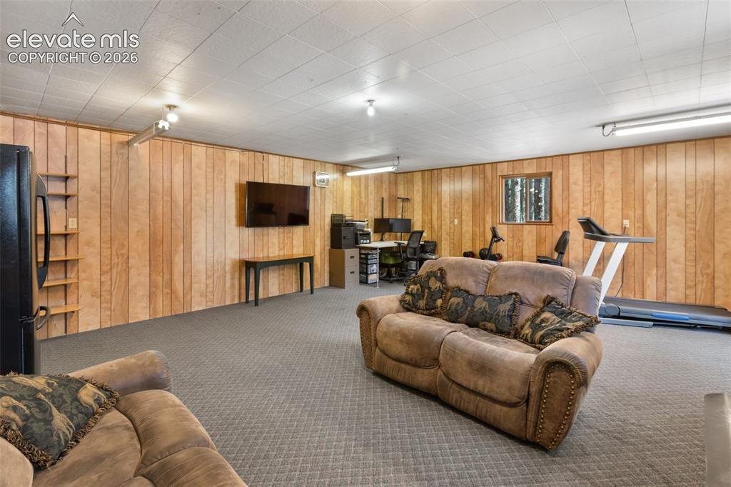 Image 21 of 42: Family Room
