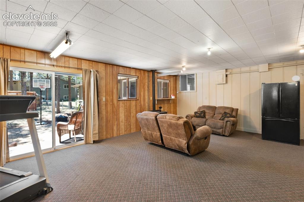 Image 22 of 42: Family Room