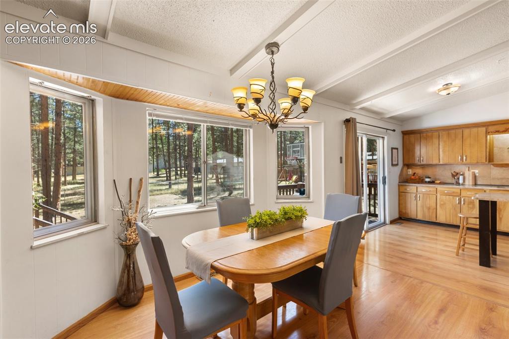 Image 7 of 42: Dining Area
