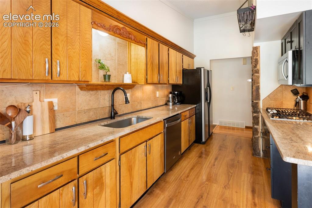 Image 9 of 42: Kitchen