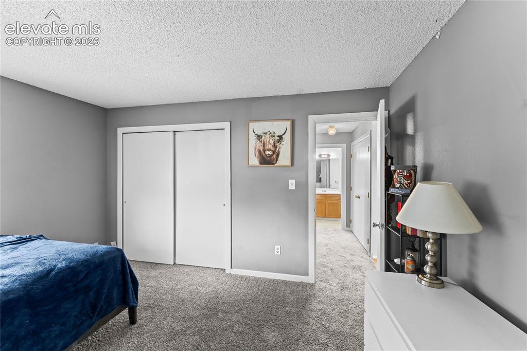 Image 10 of 14: Bedroom