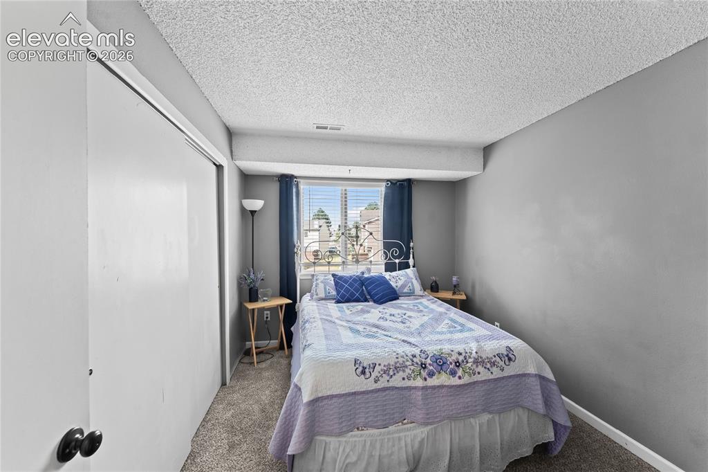 Image 12 of 14: Bedroom