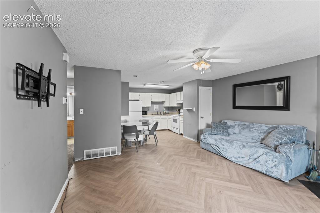 Image 4 of 14: Living Room