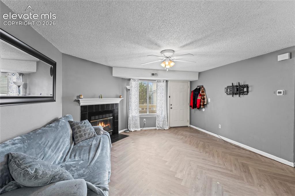 Image 5 of 14: Living Room