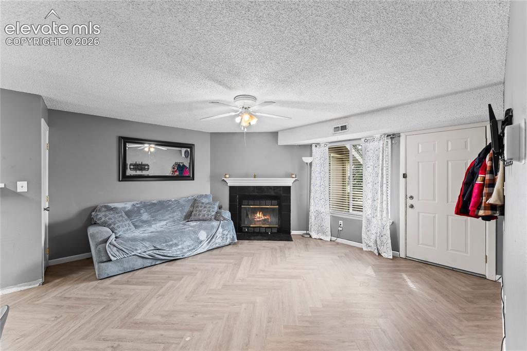 Image 6 of 14: Living Room