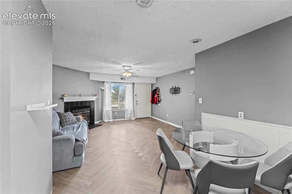 Image 8 of 14: Dining Area