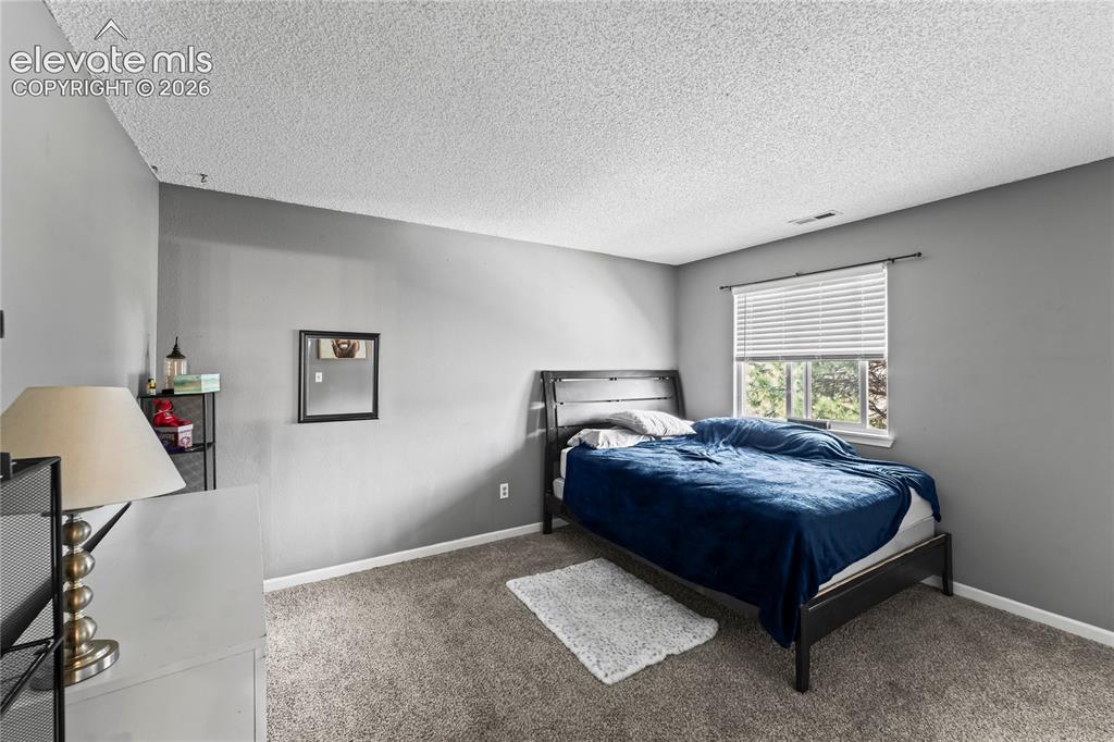 Image 9 of 14: Bedroom