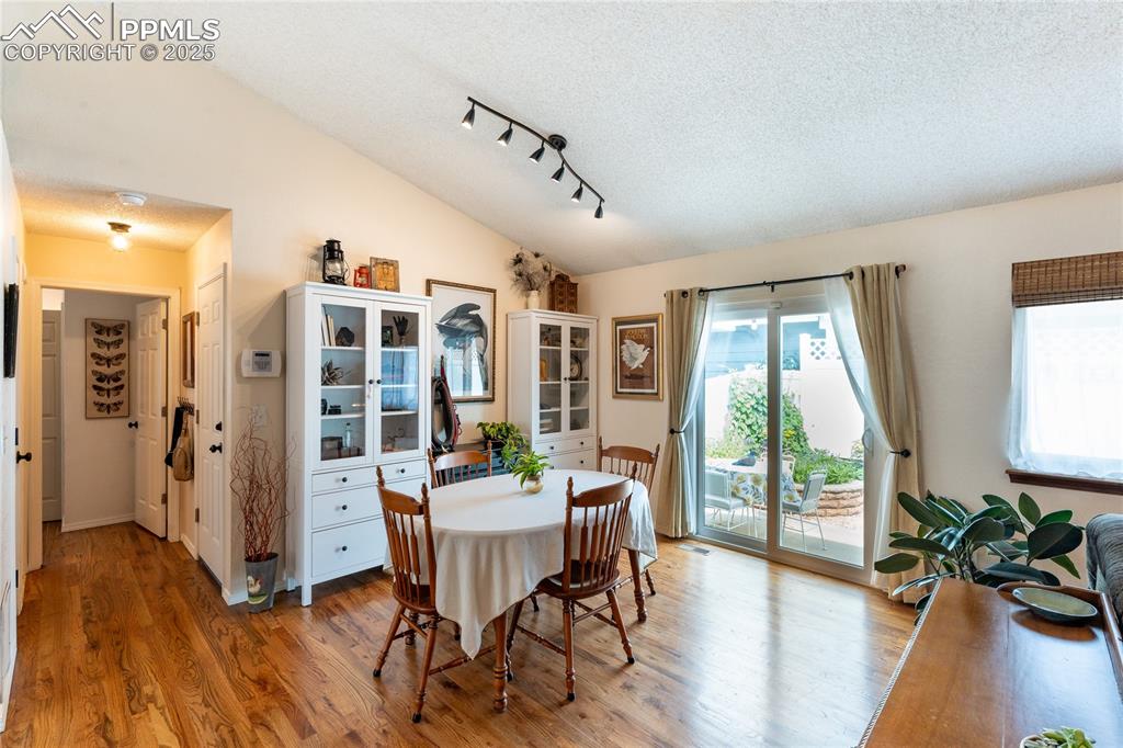 Image 10 of 48: Dining Area