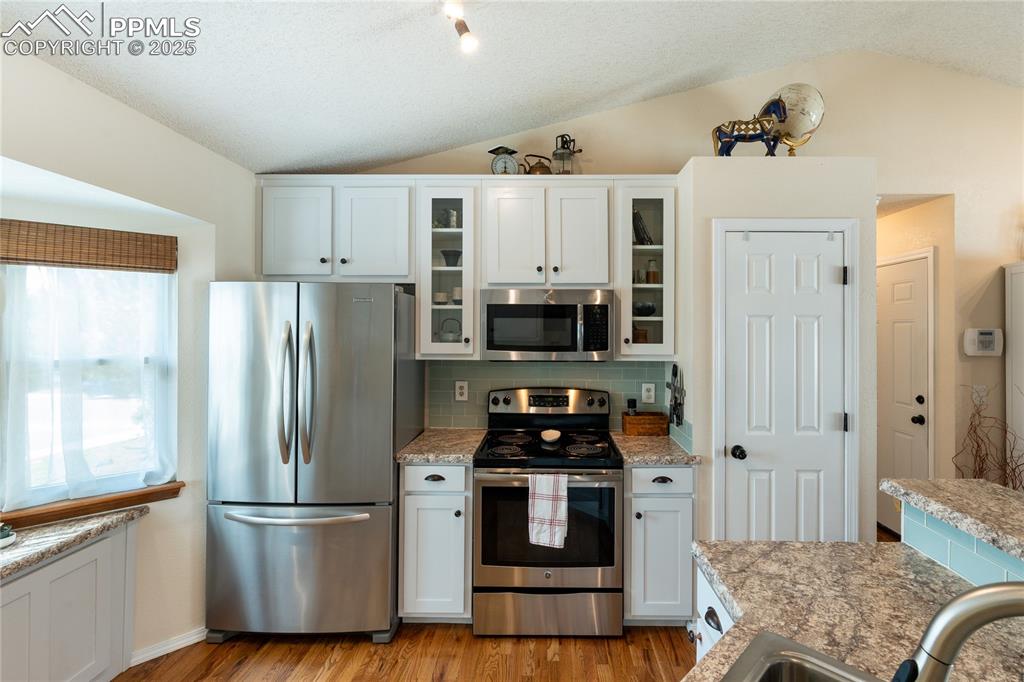 Image 6 of 48: Kitchen