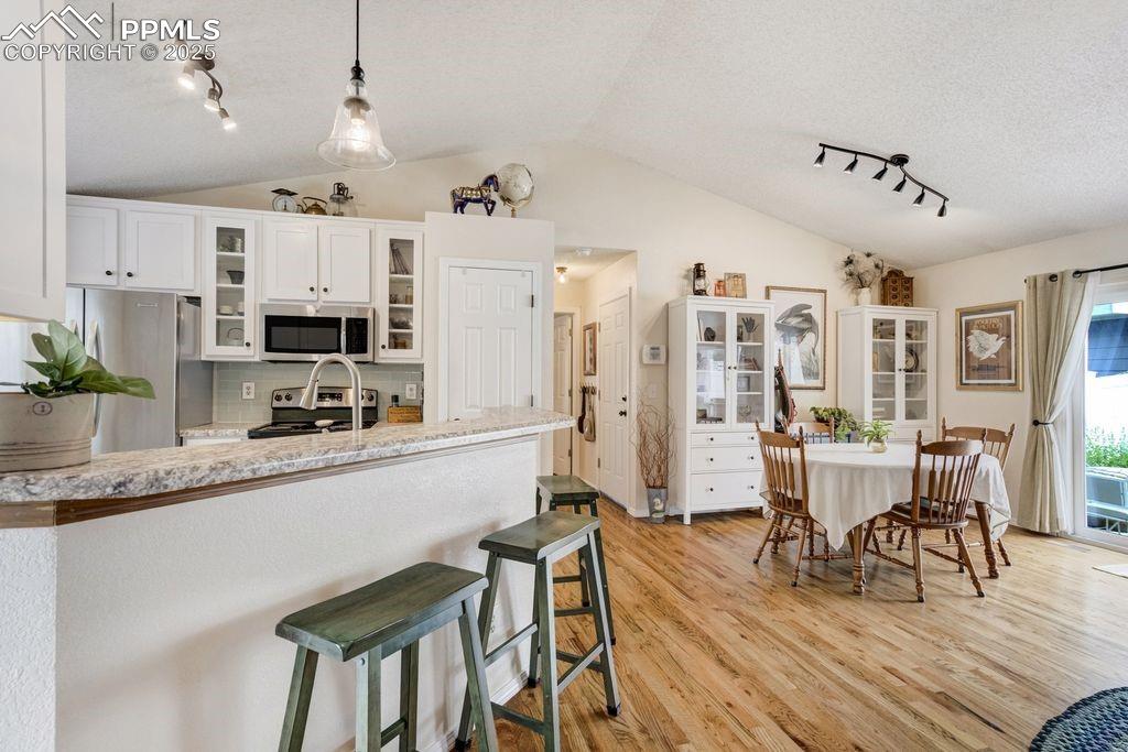 Image 7 of 48: Kitchen