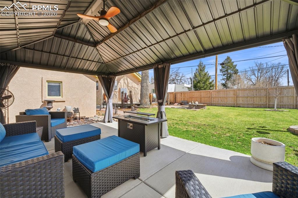 Image 31 of 35: Second Bedroom