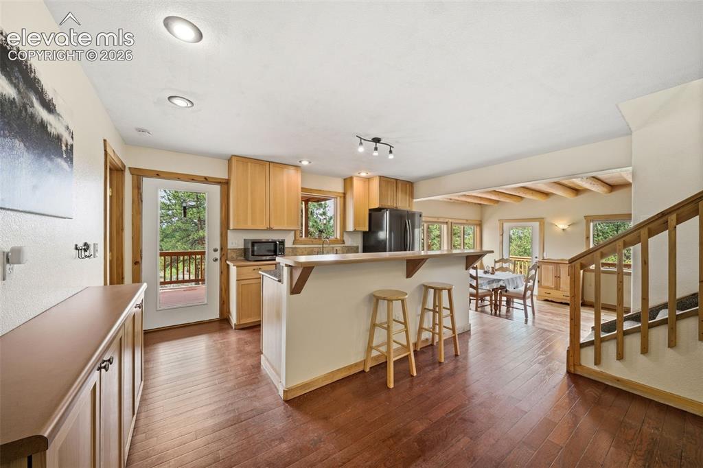 Image 10 of 49: Kitchen