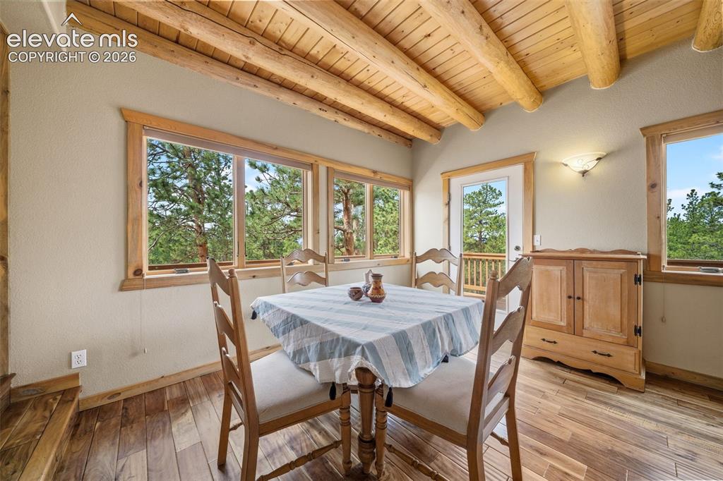 Image 15 of 49: Breakfast Area