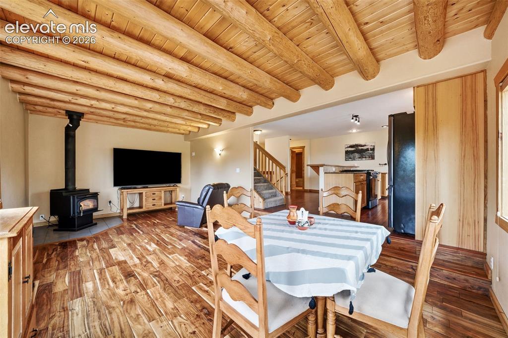 Image 16 of 49: Dining Area