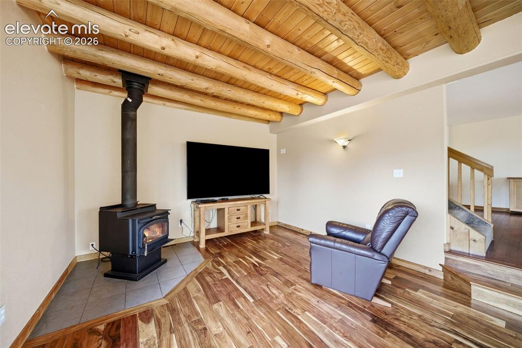 Image 17 of 49: Dining Area