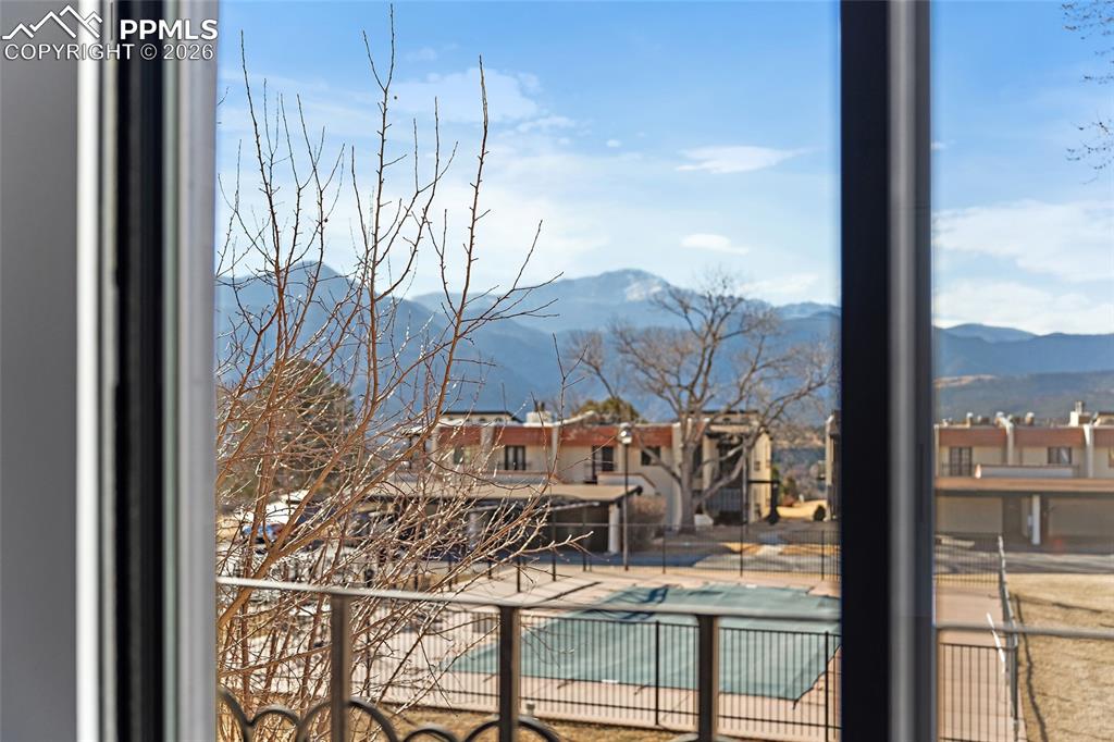 Image 13 of 43: Dining Area