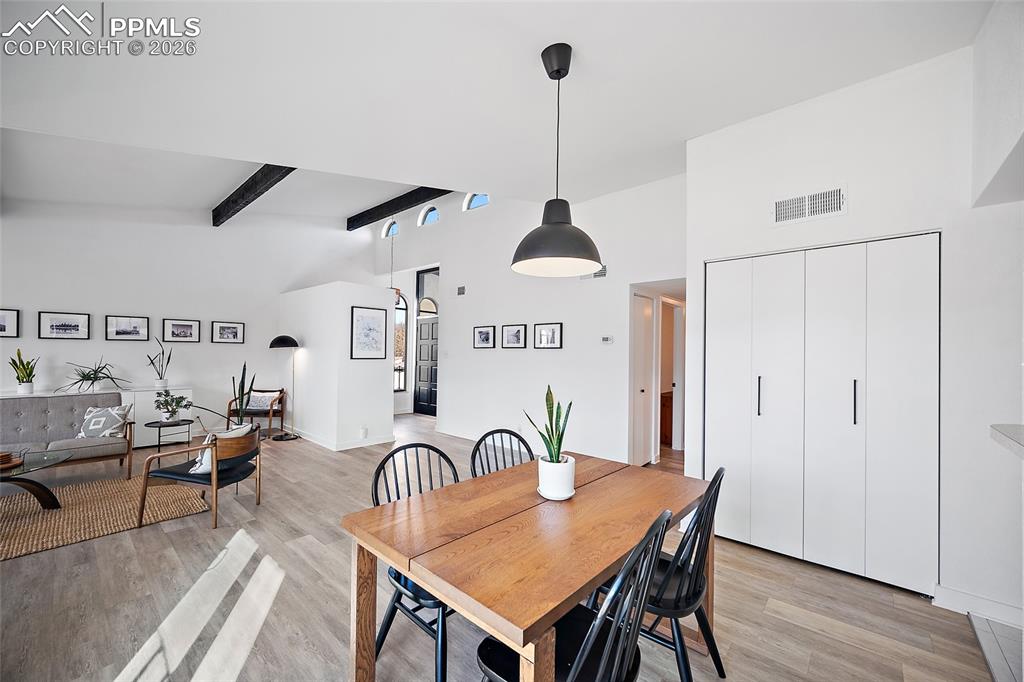 Image 16 of 43: Dining Area