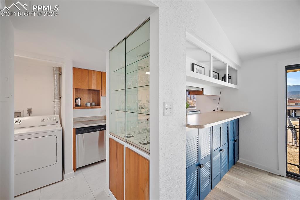 Image 19 of 43: Kitchen