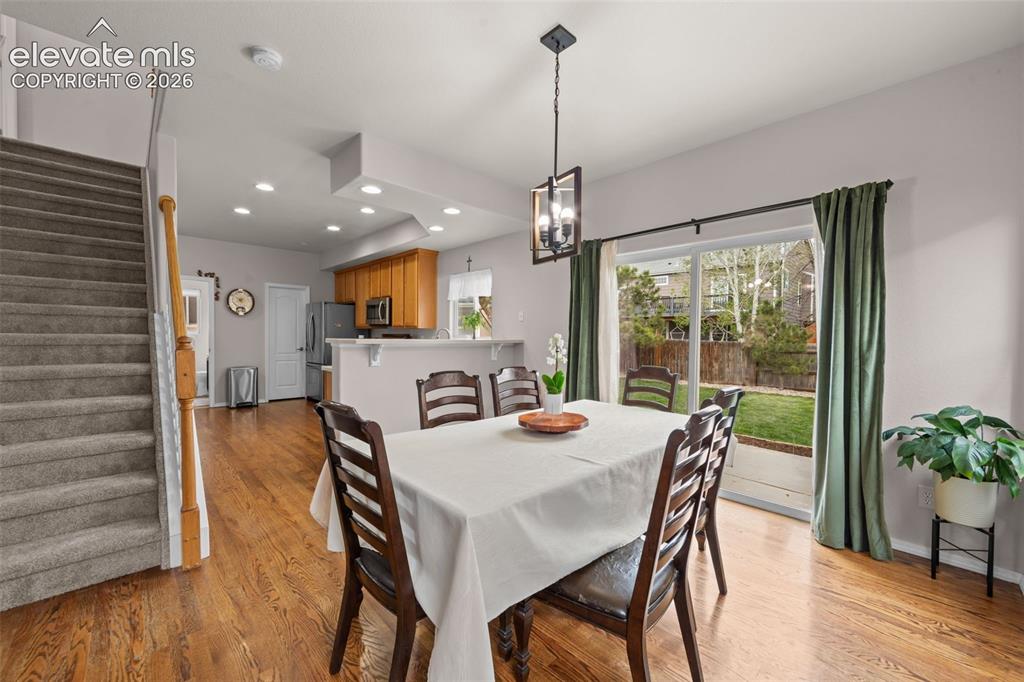 Image 12 of 25: Dining Area